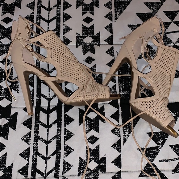 Woman’s pumps - Picture 3 of 3